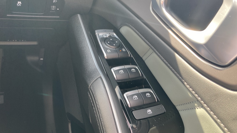 Kia Sorento 1.6 T-GDi HEV 2 5dr Auto Hybrid Station Wagon - Image 23