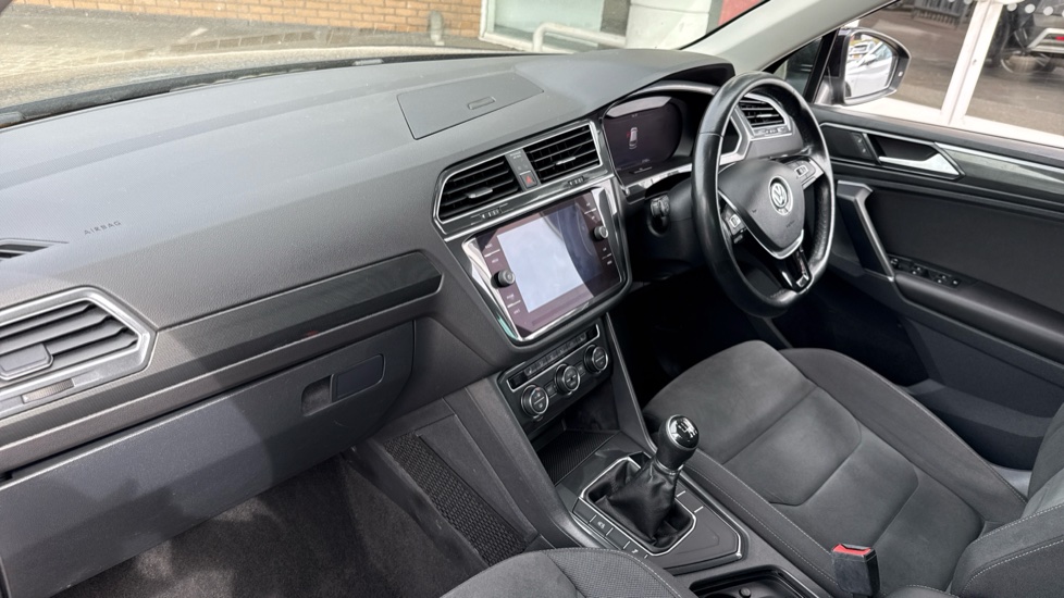Volkswagen Tiguan 2.0 TDi 150 SEL 5dr Diesel Estate - Image 9