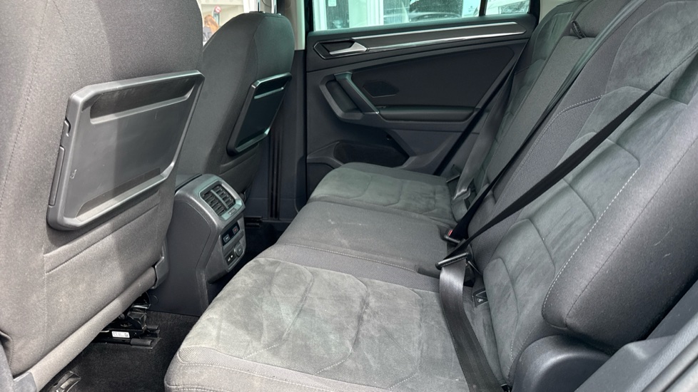 Volkswagen Tiguan 2.0 TDi 150 SEL 5dr Diesel Estate - Image 16
