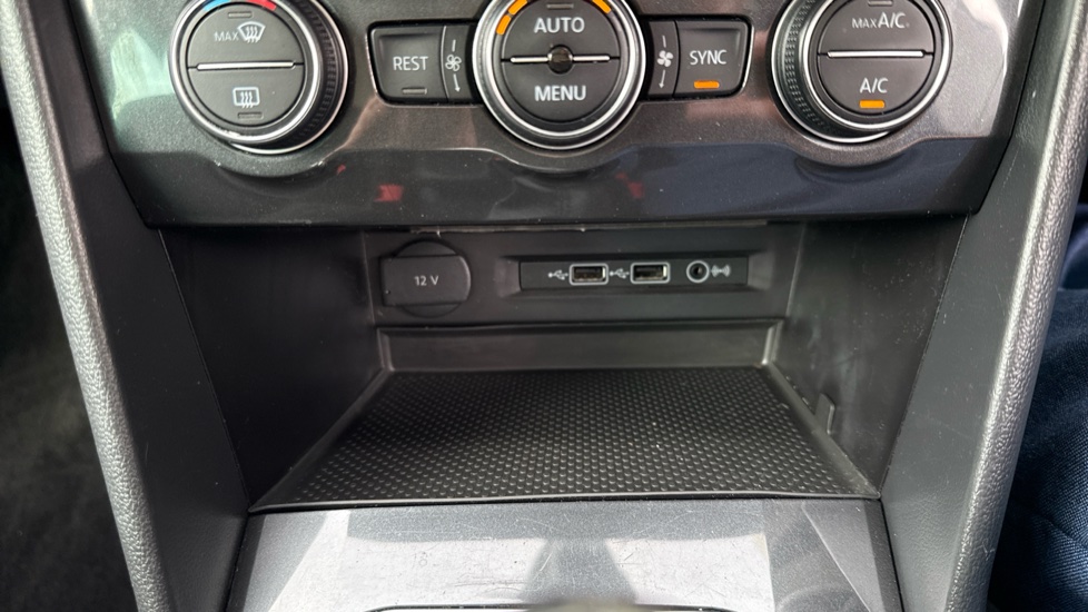 Volkswagen Tiguan 2.0 TDi 150 SEL 5dr Diesel Estate - Image 26
