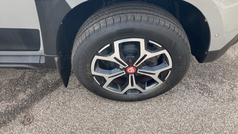 Dacia Duster 1.3 TCe 130 Techroad 5dr Petrol Estate - Image 34