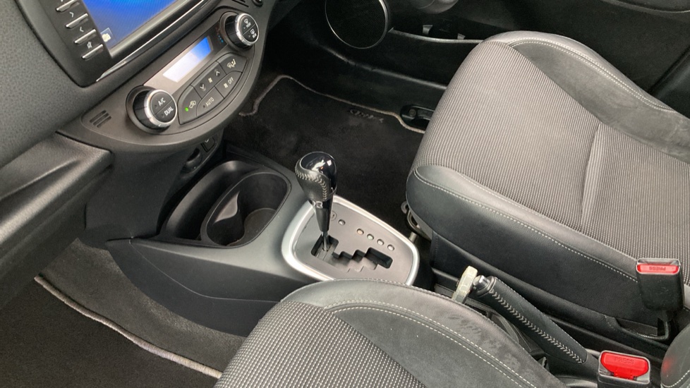 Toyota Yaris 1.5 Hybrid Excel 5dr CVT Hybrid Hatchback - Image 13