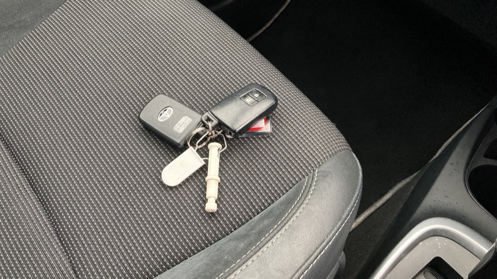 Toyota Yaris 1.5 Hybrid Excel 5dr CVT Hybrid Hatchback - Image 19