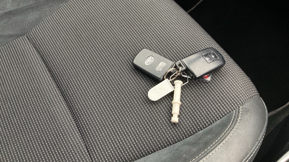Toyota Yaris 1.5 Hybrid Excel 5dr CVT Hybrid Hatchback - Image 20
