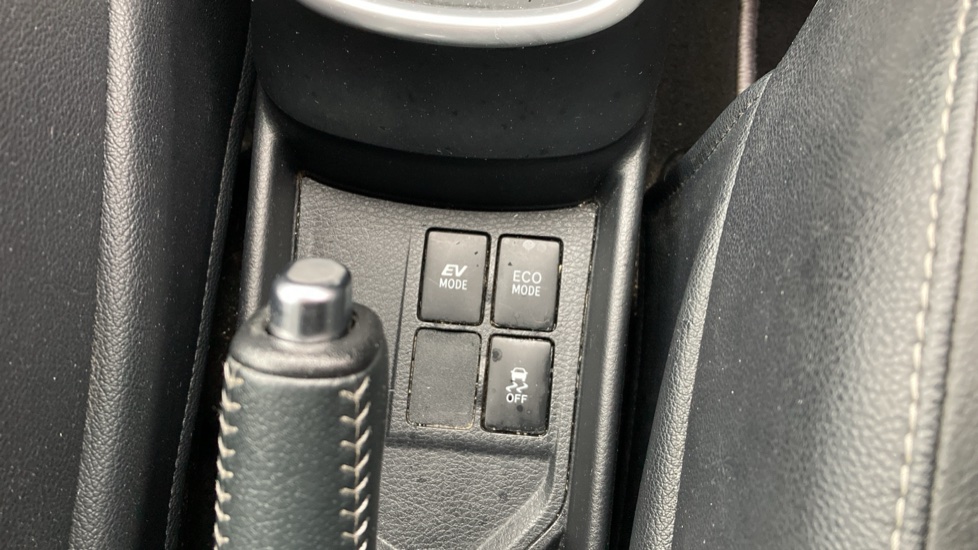 Toyota Yaris 1.5 Hybrid Excel 5dr CVT Hybrid Hatchback - Image 24
