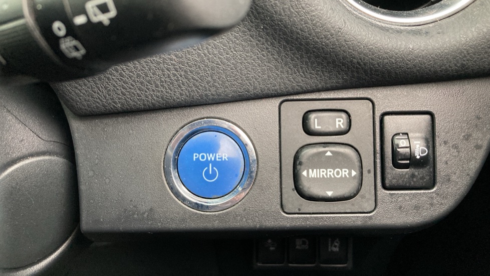 Toyota Yaris 1.5 Hybrid Excel 5dr CVT Hybrid Hatchback - Image 28