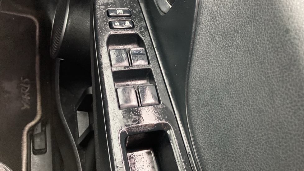 Toyota Yaris 1.5 Hybrid Excel 5dr CVT Hybrid Hatchback - Image 29