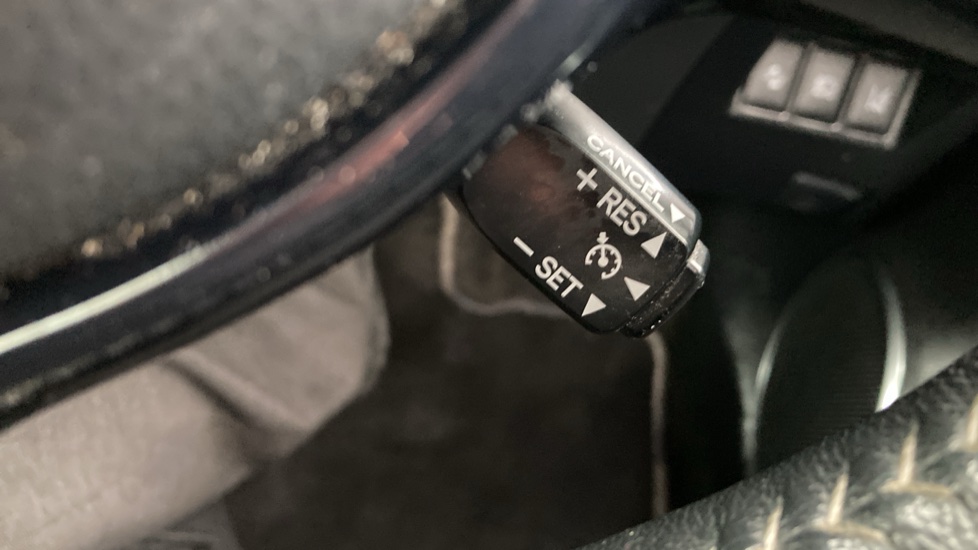 Toyota Yaris 1.5 Hybrid Excel 5dr CVT Hybrid Hatchback - Image 30