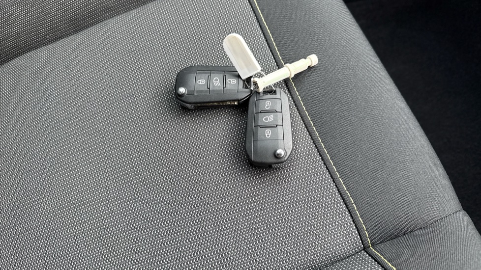 Citroen C3 1.2 PureTech Shine 5dr Petrol Hatchback - Image 20