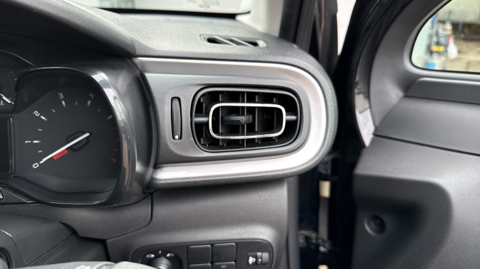 Citroen C3 1.2 PureTech Shine 5dr Petrol Hatchback - Image 31