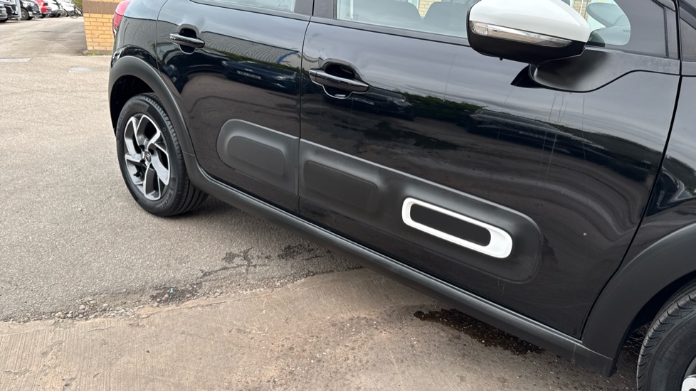 Citroen C3 1.2 PureTech Shine 5dr Petrol Hatchback - Image 36