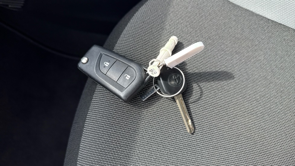 Toyota Aygo 1.0 VVT-i X-Play 5dr Petrol Hatchback - Image 19