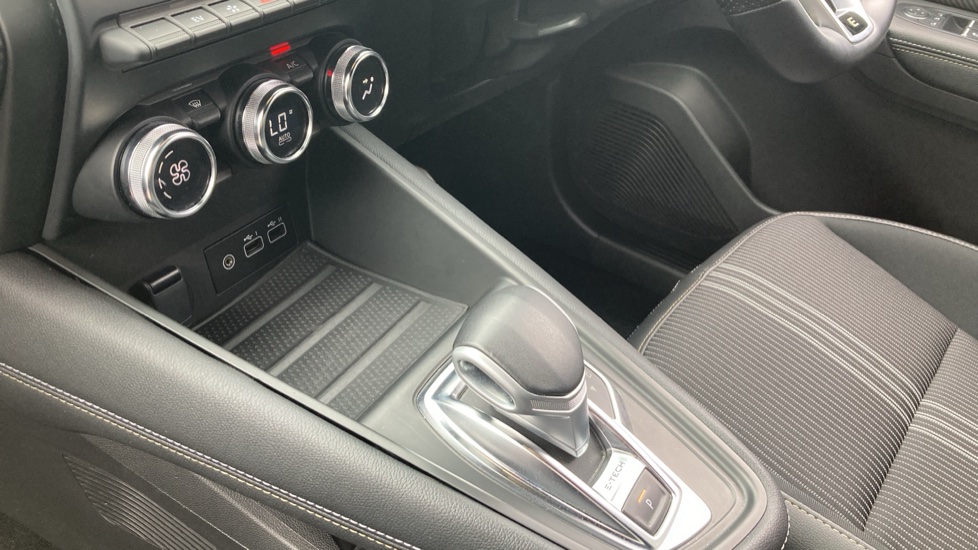 Renault Captur 1.6 E-Tech Plug-in hybrid 160 Engineered 5dr Auto Hatchback - Image 13