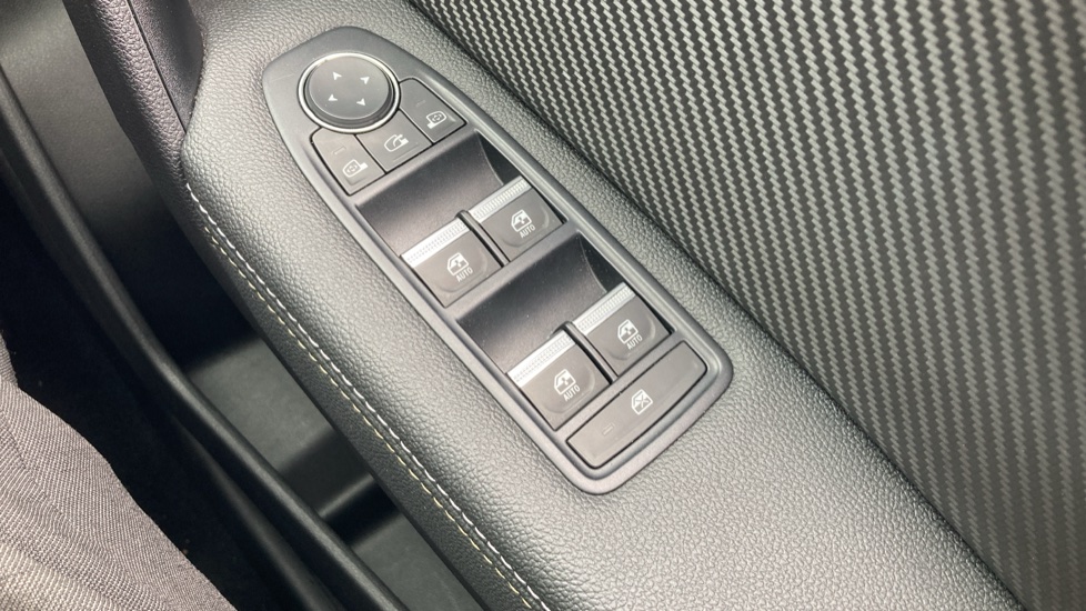 Renault Captur 1.6 E-Tech Plug-in hybrid 160 Engineered 5dr Auto Hatchback - Image 28