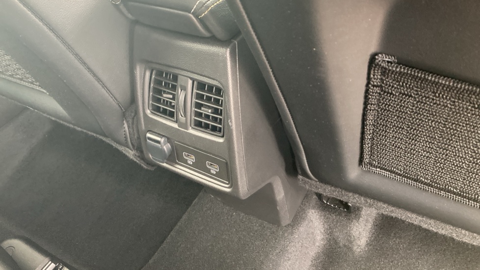 Renault Captur 1.6 E-Tech Plug-in hybrid 160 Engineered 5dr Auto Hatchback - Image 33