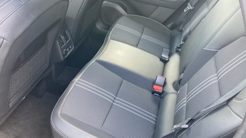 Renault Captur 1.6 E-Tech Plug-in hybrid 160 Engineered 5dr Auto Hatchback - Image 16