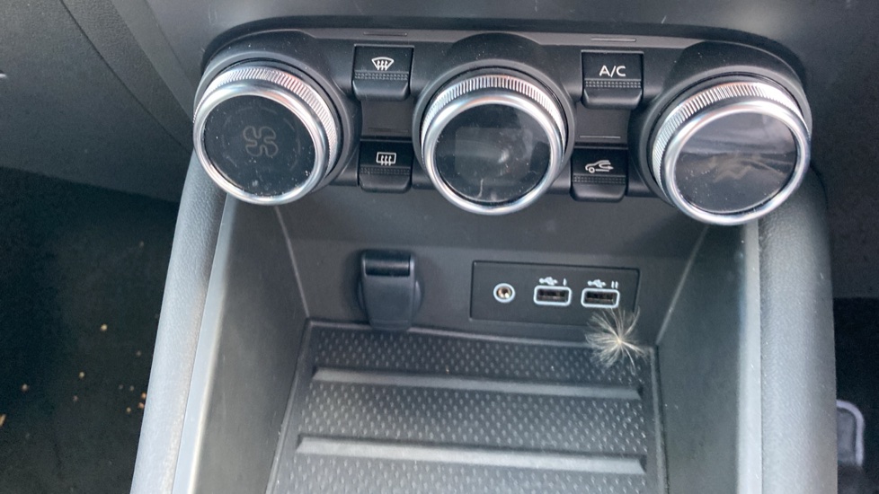 Renault Captur 1.6 E-Tech Plug-in hybrid 160 Engineered 5dr Auto Hatchback - Image 21