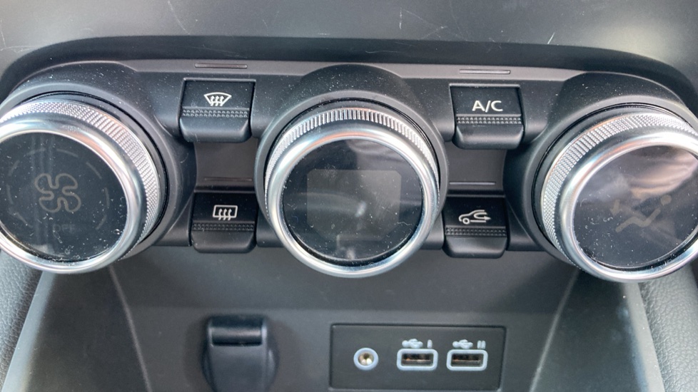 Renault Captur 1.6 E-Tech Plug-in hybrid 160 Engineered 5dr Auto Hatchback - Image 29