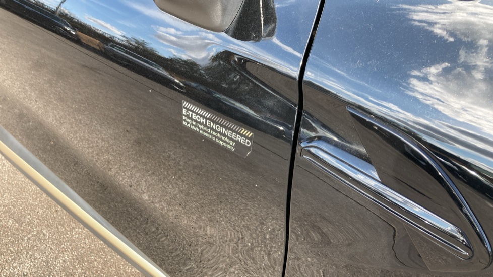 Renault Captur 1.6 E-Tech Plug-in hybrid 160 Engineered 5dr Auto Hatchback - Image 40