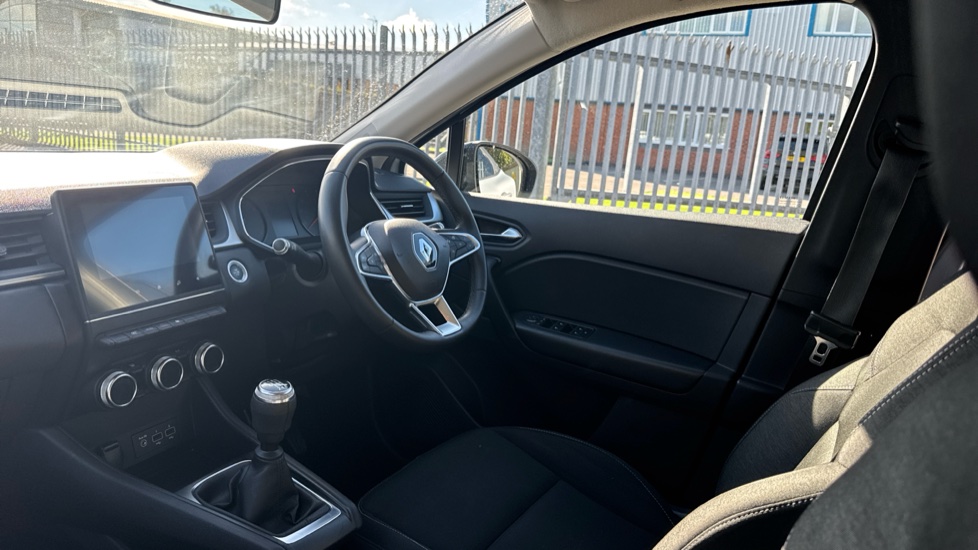 Renault Captur 1.3 TCE 130 Iconic 5dr Petrol Hatchback - Image 9