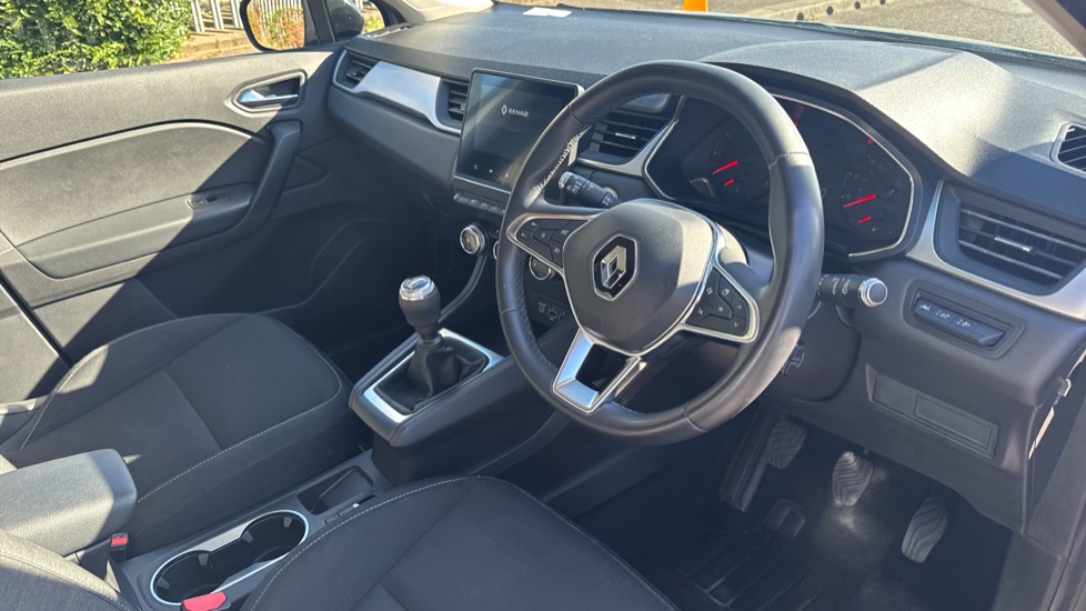 Renault Captur 1.3 TCE 130 Iconic 5dr Petrol Hatchback - Image 11