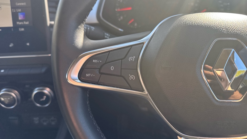 Renault Captur 1.3 TCE 130 Iconic 5dr Petrol Hatchback - Image 21