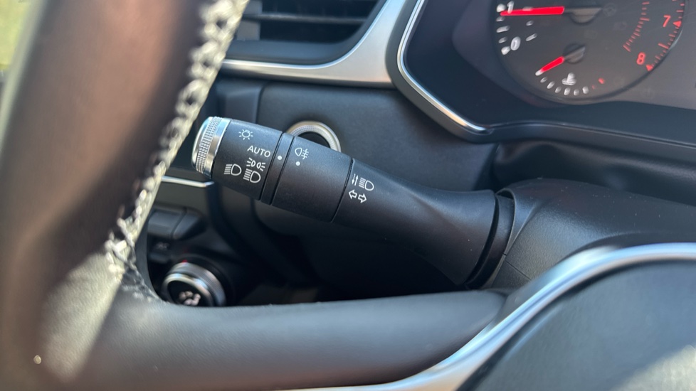 Renault Captur 1.3 TCE 130 Iconic 5dr Petrol Hatchback - Image 26
