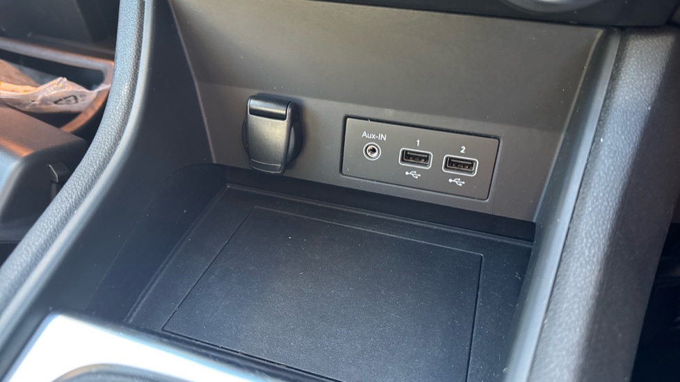 Renault Captur 1.3 TCE 130 Iconic 5dr Petrol Hatchback - Image 32
