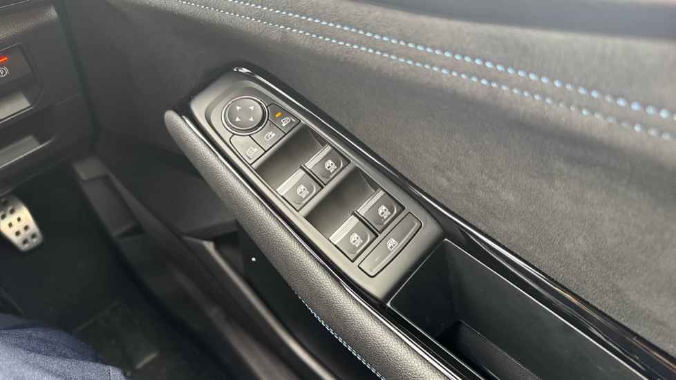 Renault Austral E-Tech Full Hybrid Techno Esprit Alpine 5dr Auto Hybrid Estate - Image 23
