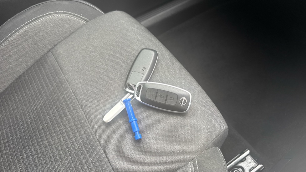 Nissan Qashqai 1.3 DiG-T MH 158 N-Connecta 5dr Xtronic Petrol Hatchback - Image 20