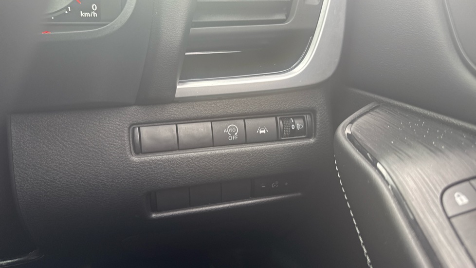 Nissan Qashqai 1.3 DiG-T MH 158 N-Connecta 5dr Xtronic Petrol Hatchback - Image 26