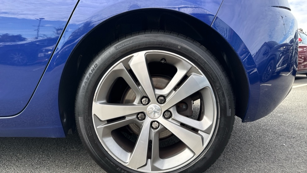 Peugeot 308 1.2 PureTech 130 Allure 5dr Petrol Hatchback - Image 7