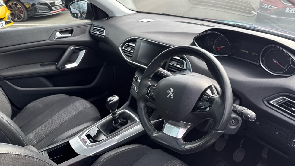 Peugeot 308 1.2 PureTech 130 Allure 5dr Petrol Hatchback - Image 11