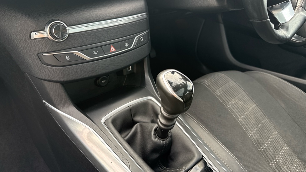Peugeot 308 1.2 PureTech 130 Allure 5dr Petrol Hatchback - Image 13