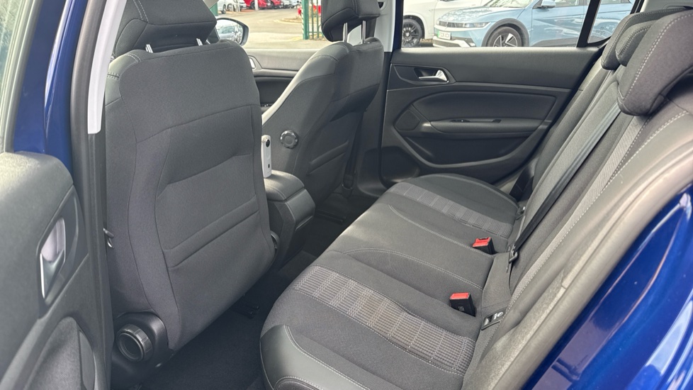 Peugeot 308 1.2 PureTech 130 Allure 5dr Petrol Hatchback - Image 16
