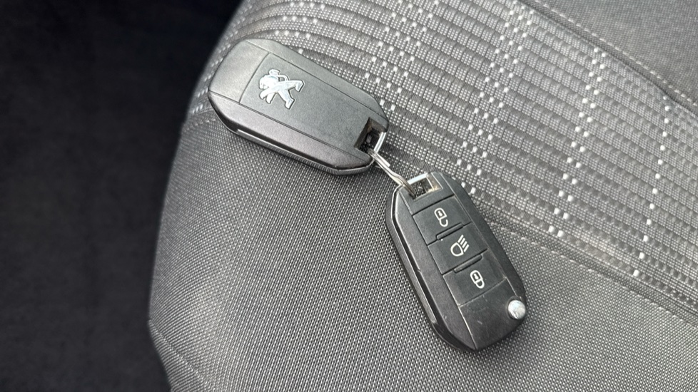 Peugeot 308 1.2 PureTech 130 Allure 5dr Petrol Hatchback - Image 20