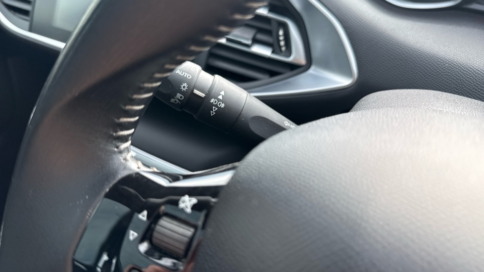 Peugeot 308 1.2 PureTech 130 Allure 5dr Petrol Hatchback - Image 25