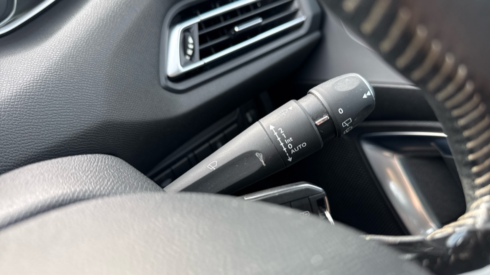 Peugeot 308 1.2 PureTech 130 Allure 5dr Petrol Hatchback - Image 26