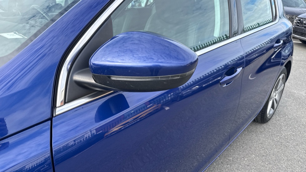 Peugeot 308 1.2 PureTech 130 Allure 5dr Petrol Hatchback - Image 36