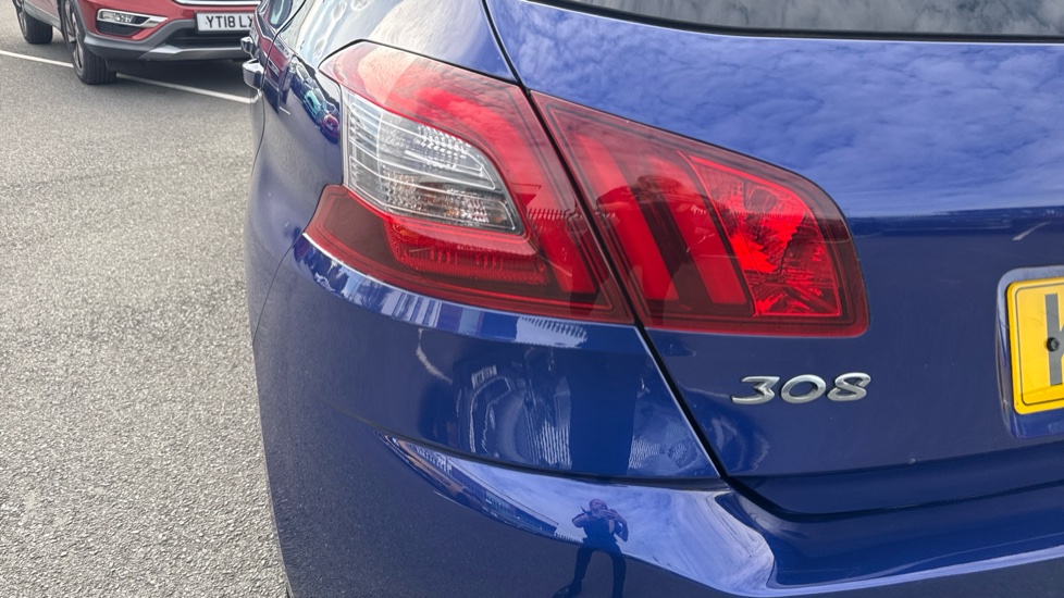 Peugeot 308 1.2 PureTech 130 Allure 5dr Petrol Hatchback - Image 38