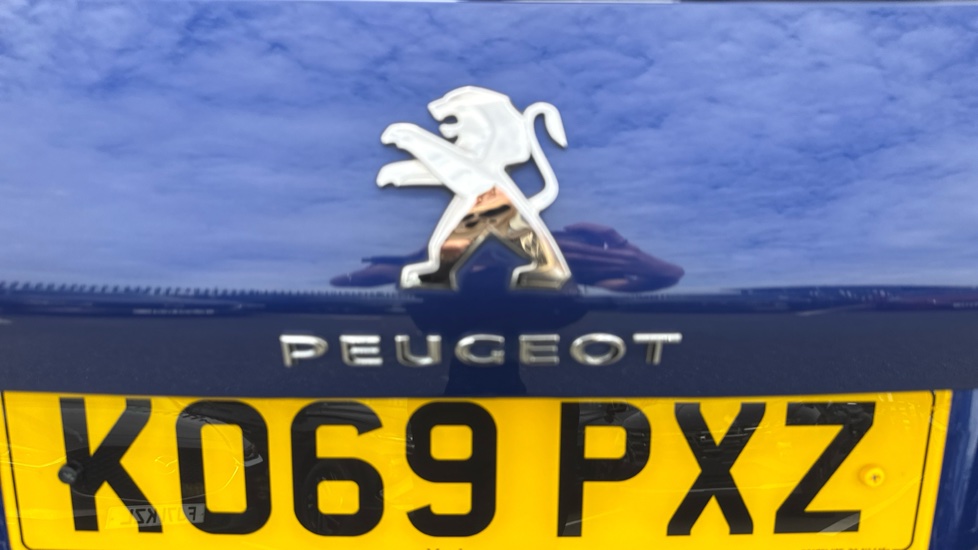 Peugeot 308 1.2 PureTech 130 Allure 5dr Petrol Hatchback - Image 39