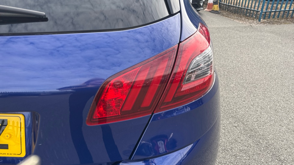 Peugeot 308 1.2 PureTech 130 Allure 5dr Petrol Hatchback - Image 40