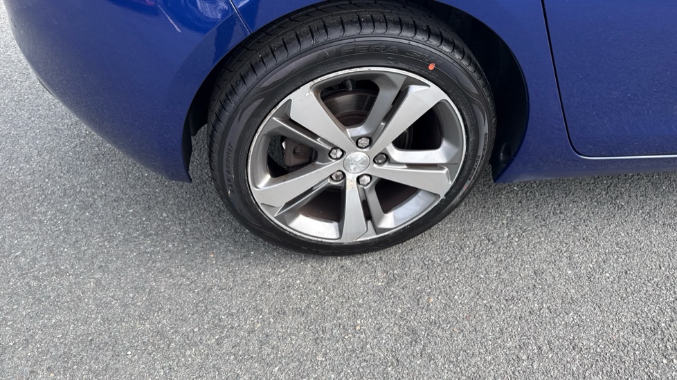 Peugeot 308 1.2 PureTech 130 Allure 5dr Petrol Hatchback - Image 42
