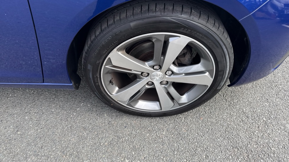 Peugeot 308 1.2 PureTech 130 Allure 5dr Petrol Hatchback - Image 43