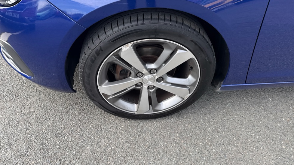 Peugeot 308 1.2 PureTech 130 Allure 5dr Petrol Hatchback - Image 44