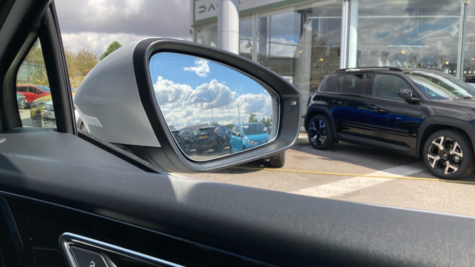 Audi Q4 e-tron 220kW 50 Quattro 82kWh S Line 5dr Auto Electric Estate - Image 30