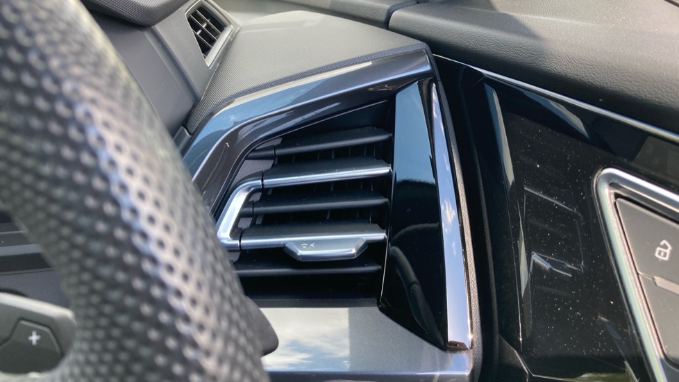 Audi Q4 e-tron 220kW 50 Quattro 82kWh S Line 5dr Auto Electric Estate - Image 31