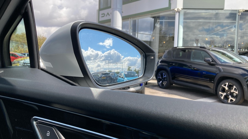 Audi Q4 e-tron 220kW 50 Quattro 82kWh S Line 5dr Auto Electric Estate - Image 41