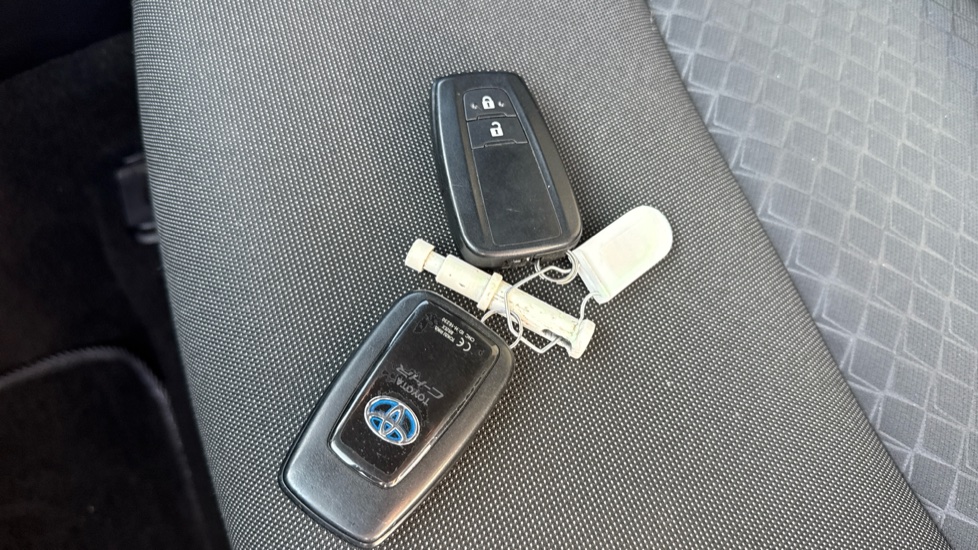 Toyota C-HR 1.8 Hybrid Icon 5dr CVT Hybrid Hatchback - Image 20