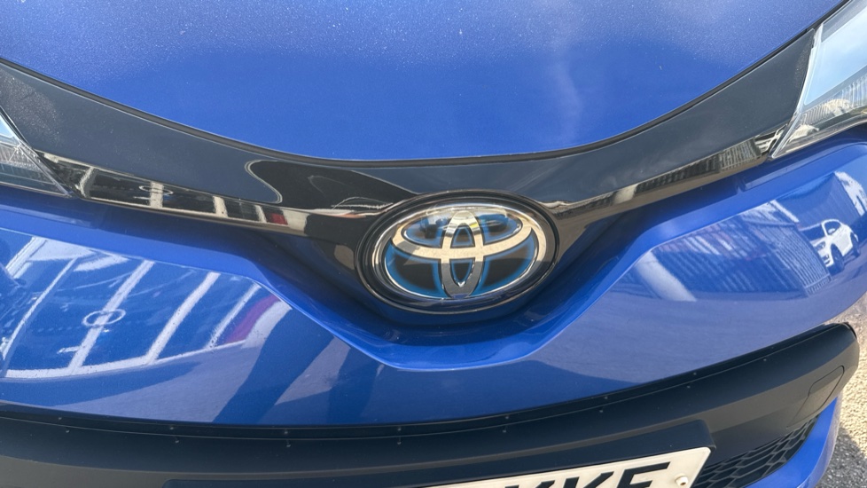 Toyota C-HR 1.8 Hybrid Icon 5dr CVT Hybrid Hatchback - Image 32